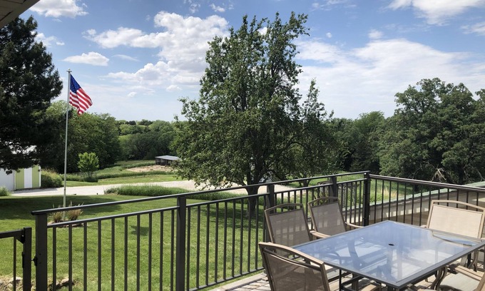 Ashland House | Furnished Acreage by Mahoney - Sleeps 17! Fire Pit - Shuffleboard - Clean!