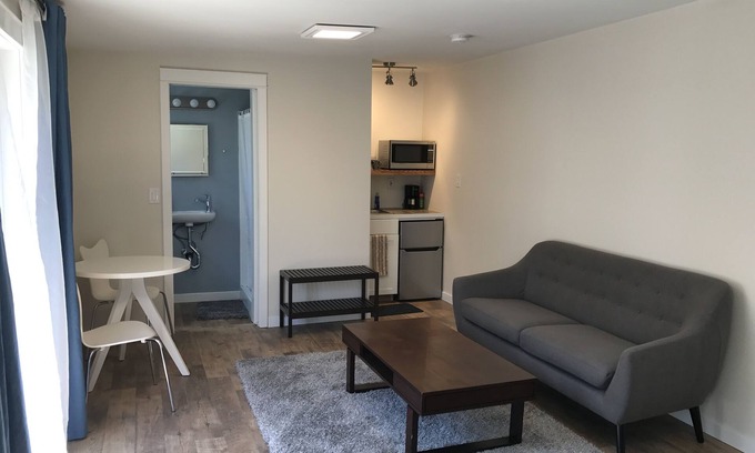 Bayview Apartment | Furnished detached garden cottage