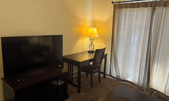 Neenah Apartment | Furnished Executive Apartments. Perfect downtown location at an affordable price