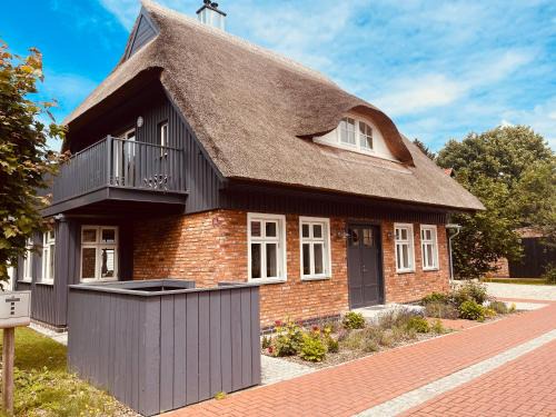 Born auf dem Darss Apartment | FW Bonica Reetdachhaus 4 Personen Balkon 2 SZ