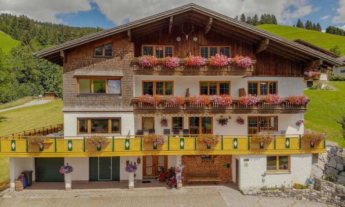 Zoeblen Bed & Breakfast | Gästehaus Almhof