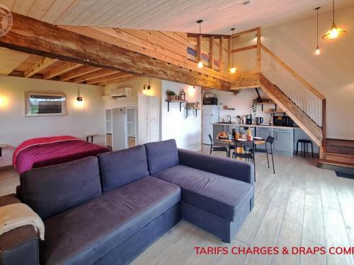 Pouilly-les-Feurs House | Gîte 4 pers. avec charme rustique et animaux acceptés - FR-1-496-345