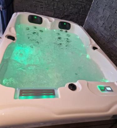 Solre-le-Chateau Apartment | Gîte avec jacuzzi privatif