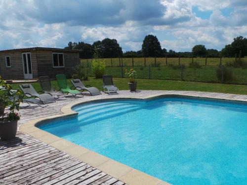 Creuzier-le-Neuf House | Gîte confortable à Creuzier-le-Neuf avec piscine partagée - FR-1-489-76