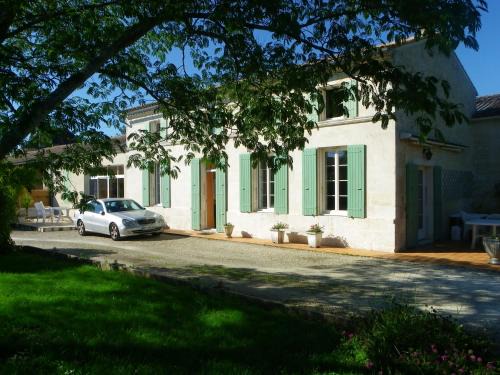 Gemozac House | Gîte cosy, sur jardin, terrasse privée, parking au calme en rdc