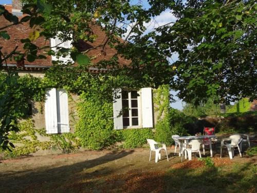 Deux-Chaises House | Gîte de Caractère 17ème s. avec Cour et Climatisation - FR-1-489-126