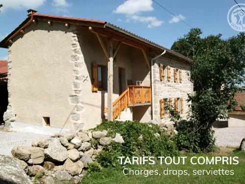 Saint-Julien-la-Vetre House | Gîte de charme à la ferme avec animaux acceptés et wifi à Vêtre-sur-Anzon - FR-1-496-290