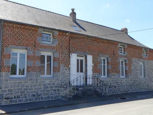 Leval House | Gîte de charme à Leval, 4 chambres, cheminée, cour privative, proche nature et randonnées - FR-1-510-175