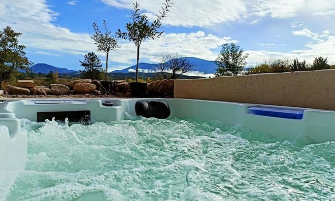 Crestet Apartment | Gîte de charme avec jacuzzi face au Mont Ventoux