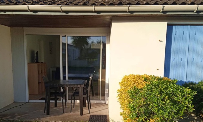 Saint-Michel-en-l'Herm Apartment | "gîte de L'aigue-marine"