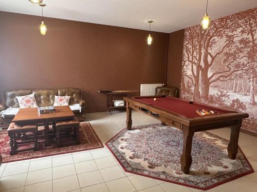 Dornes House | Gîte de Groupe à Louchy-Montfand pour 36 pers. avec Jardin et Wifi - FR-1-489-603