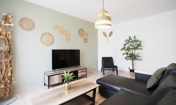 Montagnac-Montpezat House | Gîte de la truffière "Les Chênes