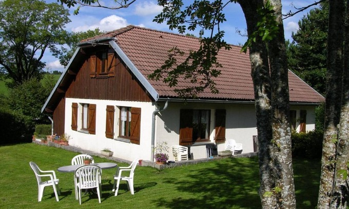 Metabief House | Gîte de la Marandine in Métabief with garden