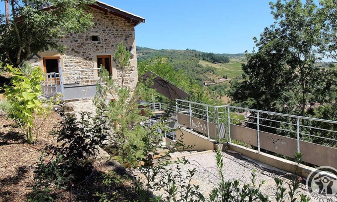 Beaujeu House | Gîte du Château St Jean