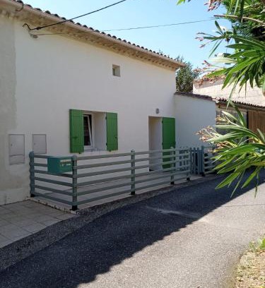 Bayon-sur-Gironde Apartment | Gîte du Plisseau