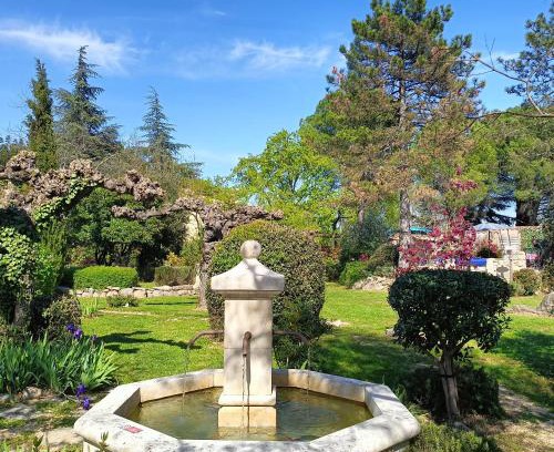 Chandolas House | Gîte en Ardèche Méridionale - Les Berbéris