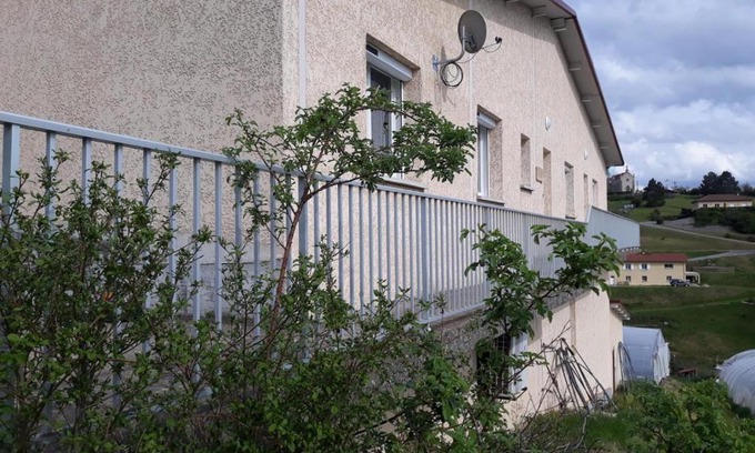 Saint-Romain-en-Jarez House | Gîte en pleine campagne au calme, idéal pour randonnées - FR-1-496-295