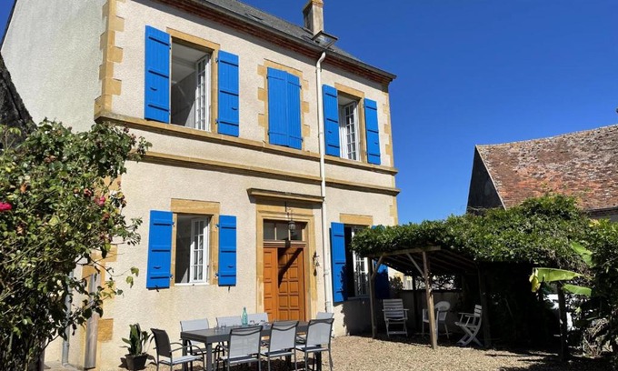 Pierrefitte-sur-Loire House | Gîte familial 18ème siècle avec jardin et animaux admis - FR-1-489-387