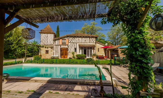Lavergne House | Gîte Le Capricorne avec grande piscine privée