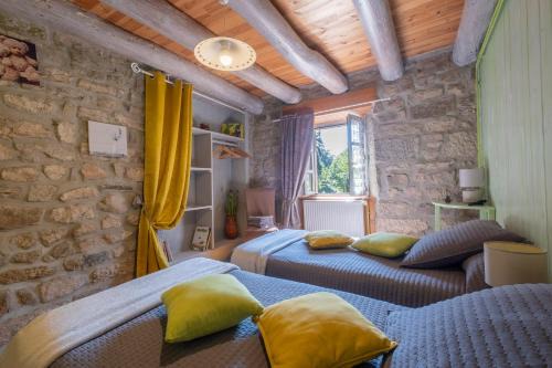 Peyre-en-Aubrac House | Gîte Le Moulin du Chambon 6/8 pers