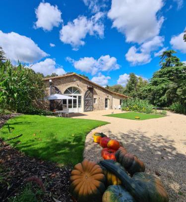 Saint-Mars-la-Reorthe House | Gîte Le Puy Martineau piscine privée intérieure chauffée à 10 min du Puy du Fo