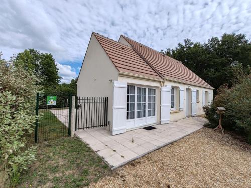 Donnery House | Gîte lumineux au calme avec jardin, golf, balades en forêt, barbecue et vélos à Donnery - FR-1-590-367