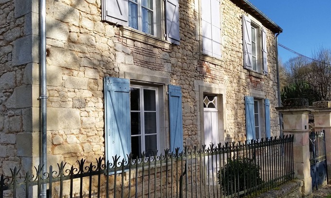Lurais House | Gîte Maison de Maître 10 people pool and river