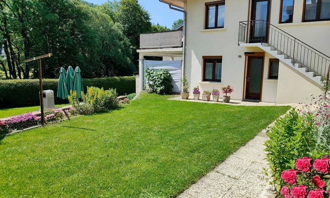 Foncine-le-Haut Apartment | Gîte Rosier Montagnes Jura with Spa Sauna river