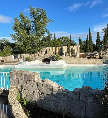 Lescout Apartment | gîtes Studio de tourisme du Domaine Piscine Spa Balnéo