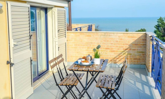 Foggetta Apartment | G.Bay C28 - Second floor apartment with balcony and hill view