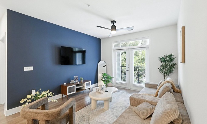 Downtown Fort Worth Condo | G12 Luxury Living DT Fort Worth 2B2B Resort Style Amenities, Golf Sim