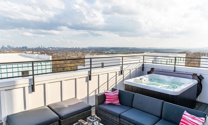 Nashville House | G6) New Luxury Home- M2DT- Hot Tub!