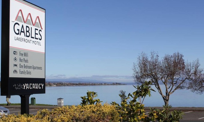 Taupo Hotel | Gables Lakefront Resort
