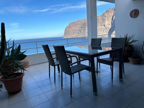 Los Gigantes Apartment | Galactic Apartment in Los Gigantes - the first line and see view