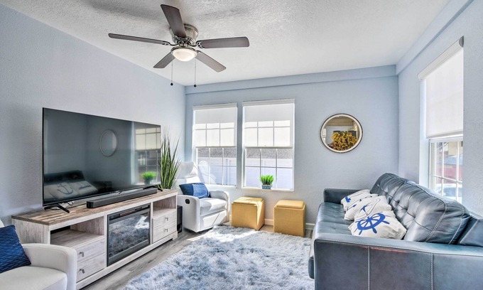 Galveston House | Galveston Retreat w/Backyard & Patio!