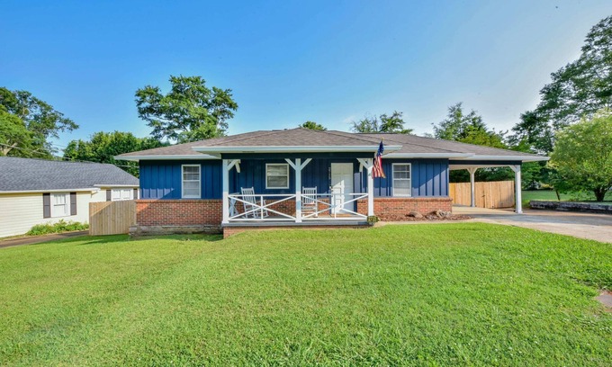 Northport House | Game Day Cottage- 3.2 miles to UA- Fenced in yard