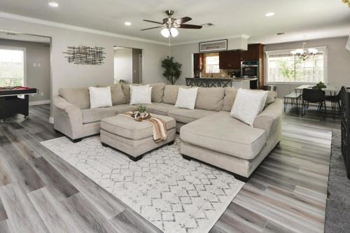 Conroe House | Game Room & Golf Nearby