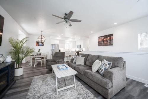 Oceano House | Game Room! Rooftop Deck! Sleeps 11