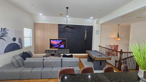 Woodlake - Briar Meadow House | Game & Soak Retreat 3BR Private Jacuzzi Pool Table