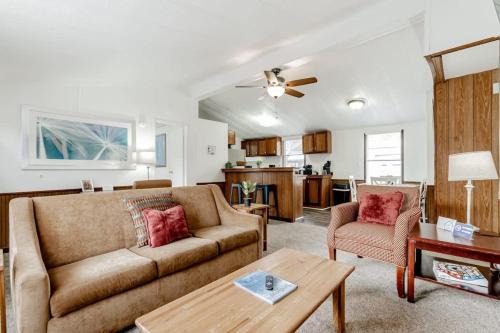 Columbia House | Gamecock Roost- 15mins to Downtown- Back unit