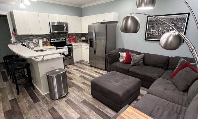 Tuscaloosa Condo | Gameday condo - easy walk to Bryant Denny Stadium, Campus and The Strip