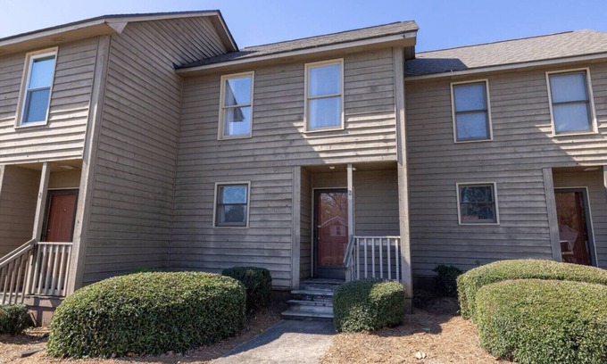 Clemson Apartment | GameDay Getaway-Walk to Down-Town Clemson