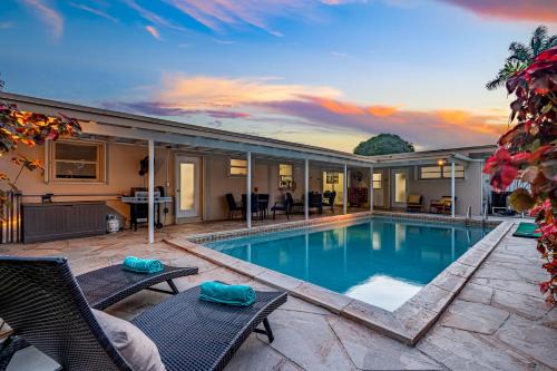 Pembroke Pines House | Gameroom Pool Fire Pit Bbq