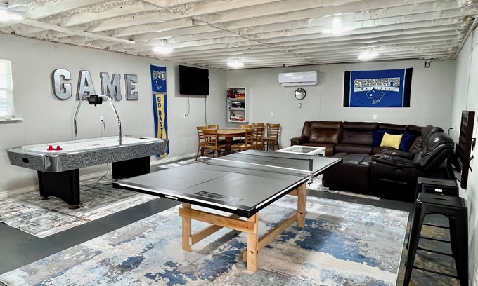 West San Antonio House | Games Galore & Rooftop Deck by St. Mary's, BMT