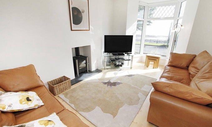 Mumbles House | Gan-Y-Mor - Two Bedroom House, Sleeps 4