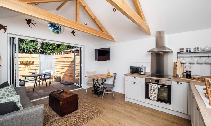 North Walsham Cottage | Garden Cottage,Cosy,Clean,Private,10 Mins To Beach By Car,Close to Train Station