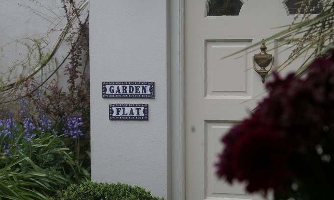 Camden Apartment | Garden flat in Belsize Park/Swiss Cottage with 2 bedrooms and private entrance.