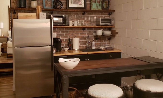 Skyland Villa | Garden flat. Perfect for a couple. 6 mi to downtown and Biltmore Village