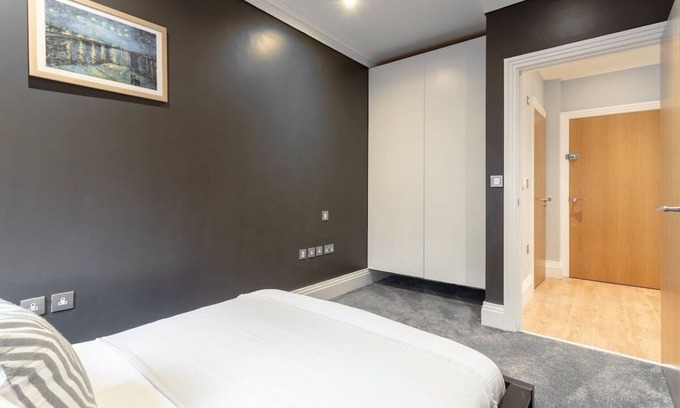 Hendon Apartment | Garden Flat With Patio - Hendon