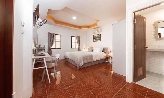 Haad Yao Ski Chalet | Garden Home 4